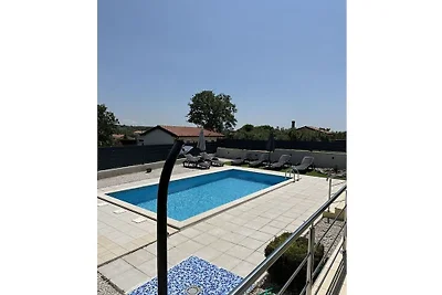 Casa de vacaciones en Buje con piscina.