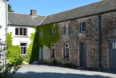 Schloss in Roumont mit Garten