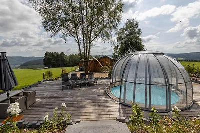 Chalet mit überdachtem Außenpool