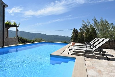 Villa rústica en Gruda con piscina privada