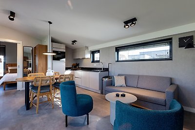 Luxe Docklodge aan het water met tuinkamer