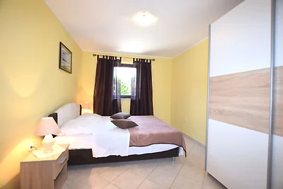 Charmante Villa mit Pool in Zbandaj