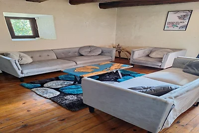 Maison en pierre avec piscine et jardin