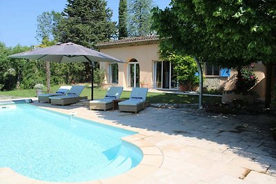 Gemütliches Ferienhaus mit Pool in Callian