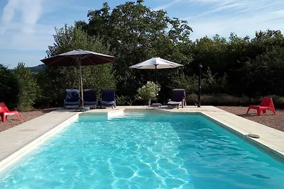 Geräumiges Ferienhaus mit Pool