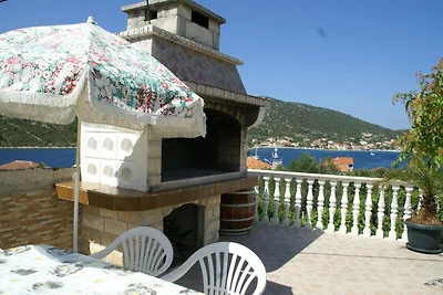Accogliente appartamento a Vinišće con molo