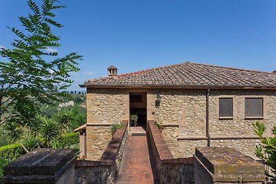 Tranquil Holiday Home in Volterra with Swimmi...