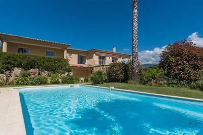 Villa moderna con piscina privata