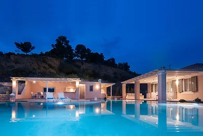 Villa auf dem Peloponnes mit Pool