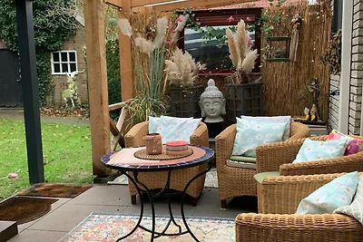 Villa mit Wellnesswanne, Sauna und Garten