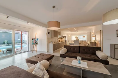 Deluxe Four Bedroom Villa with Sea View and P...