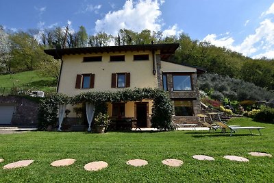 Die edele Villa in Pisogne mit Garten, Grill,...
