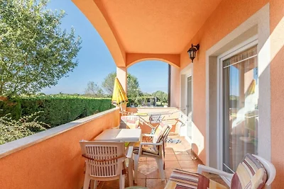 In der Swimmingpool-Villa Brioni 2