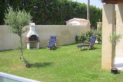 Gîte cosy à Carpentras avec piscine clôturée