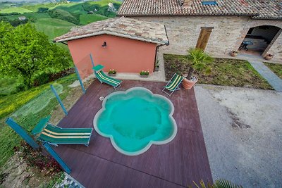 Appartamento in agriturismo con piscina e tan...