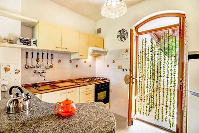Bellissima villa con giardino arredato