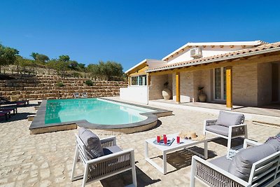Spacious Holiday Home in Noto with Private...