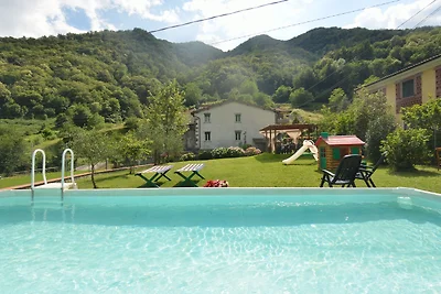 Bauernhaus in Pescaglia mit Schwimmbad