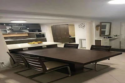 Luxuriöse Gartenvilla, 50 m vom Strand...