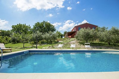 Moderne Villa mit Swimmingpool in Fossombrone