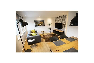 Q-Stall, Apartment 03