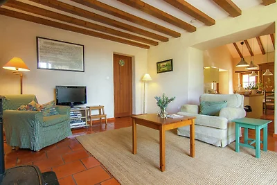 Schönes Ferienhaus in Issac mit Schwimmbad