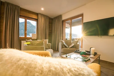 Stilvolle Wohnung mit Balkon oder Terrasse
