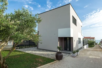 Luxuriöse Villa mit Swimmingpool in Pakoštane