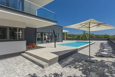 Villa in Premantura mit Schwimmbecken