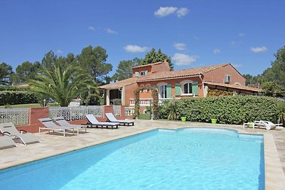 Geräumige Villa in Bagnols-en-Forêt mit...