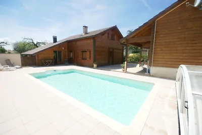 Spazioso chalet con piscina ad Abbevillers