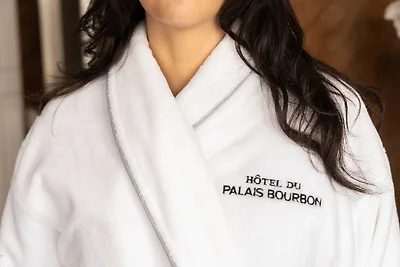 Palais Bourbon Hotel – Zimmer 15 – 2P –...