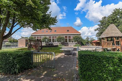 Compact 4 persoons chalet in Friesland