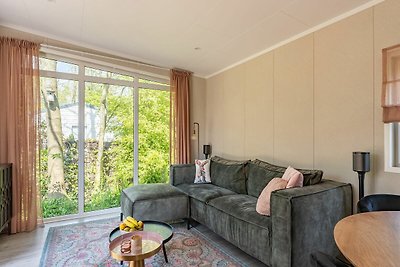 Luxe chalet bij Ouddorp met tuin