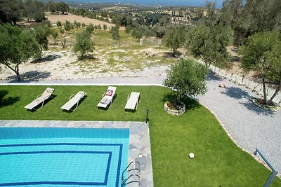 Villa in Arkadi mit Pool und Liegest�hlen