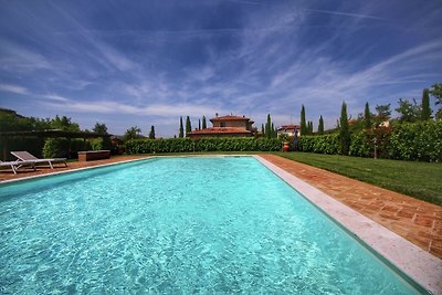 Geräumiges Ferienhaus in Lucignano mit Garten