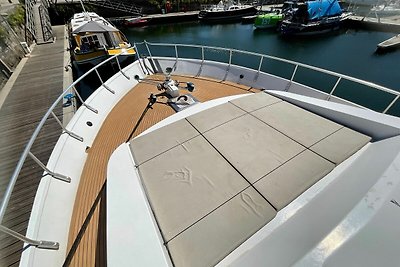 Luxusyacht in La Rochelle mit Terrasse