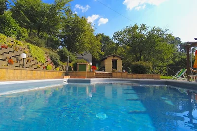 Landhaus mit Pool auf 700 Meter