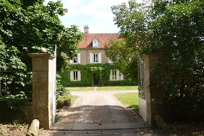 Schönes Ferienhaus mit Teich in Champvert