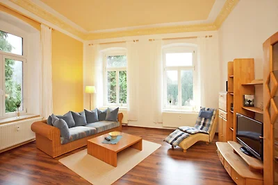 Moderne Villa in Borstendorf mit Park