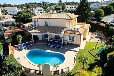 Villa in Carvoeiro mit Pool und Grill