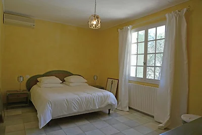 Üppige Villa in Beaucaire mit Swimmingpool