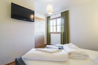 Ferienhaus mit verschneitem Blick