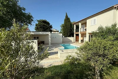 Dom wakacyjny w Murterze z basenem