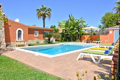 Villa in einer ruhigen Gegend mit privatem Po...