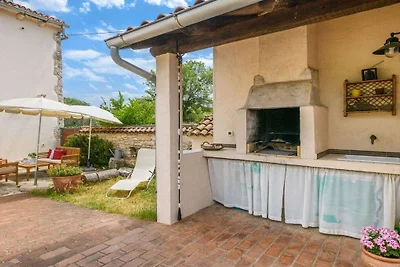 Villa in Rakalj mit Schwimmbecken