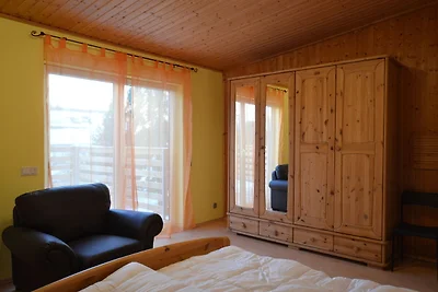 Geräumiges Obergeschoss Apartment nahe Wald