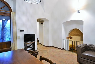 Nice apartment in Mantignana with shared pool