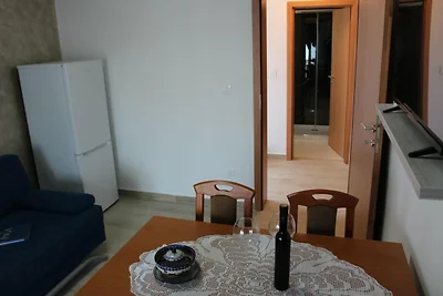 Appartement in Stara Novalja met groot terras