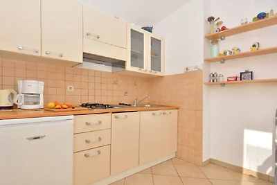 Geräumiges Ferienhaus in Bibinje mit Garten